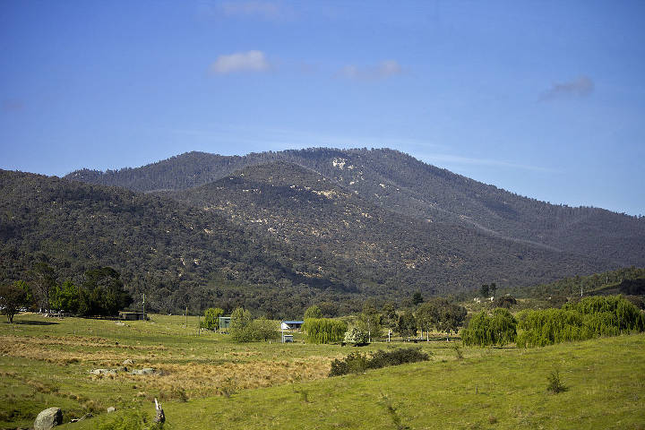Sehenswürdigkeiten in Australien - Looking towards Namadgi National Park from the district of Paddys River in the ACT