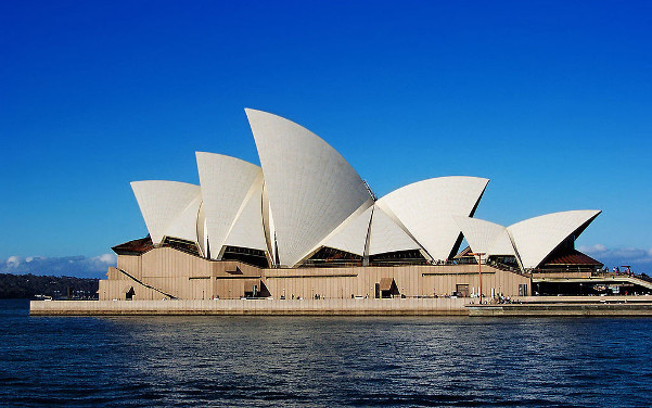 Opera House Sydney neben der Sydney Harbour Bridge - Sehenswürdigkeiten Australien - Australia