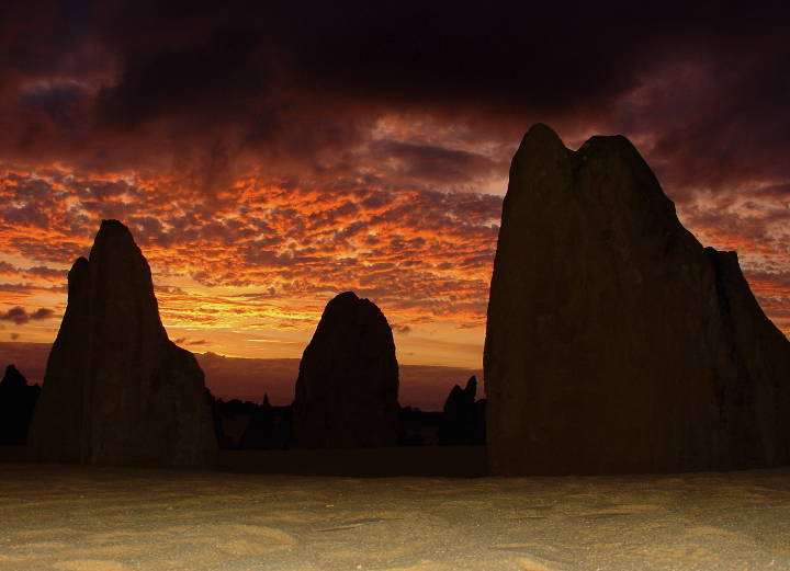 Sehenswürdigkeiten in Australien - Pinnacles in Australien bei Sonnenuntergang.